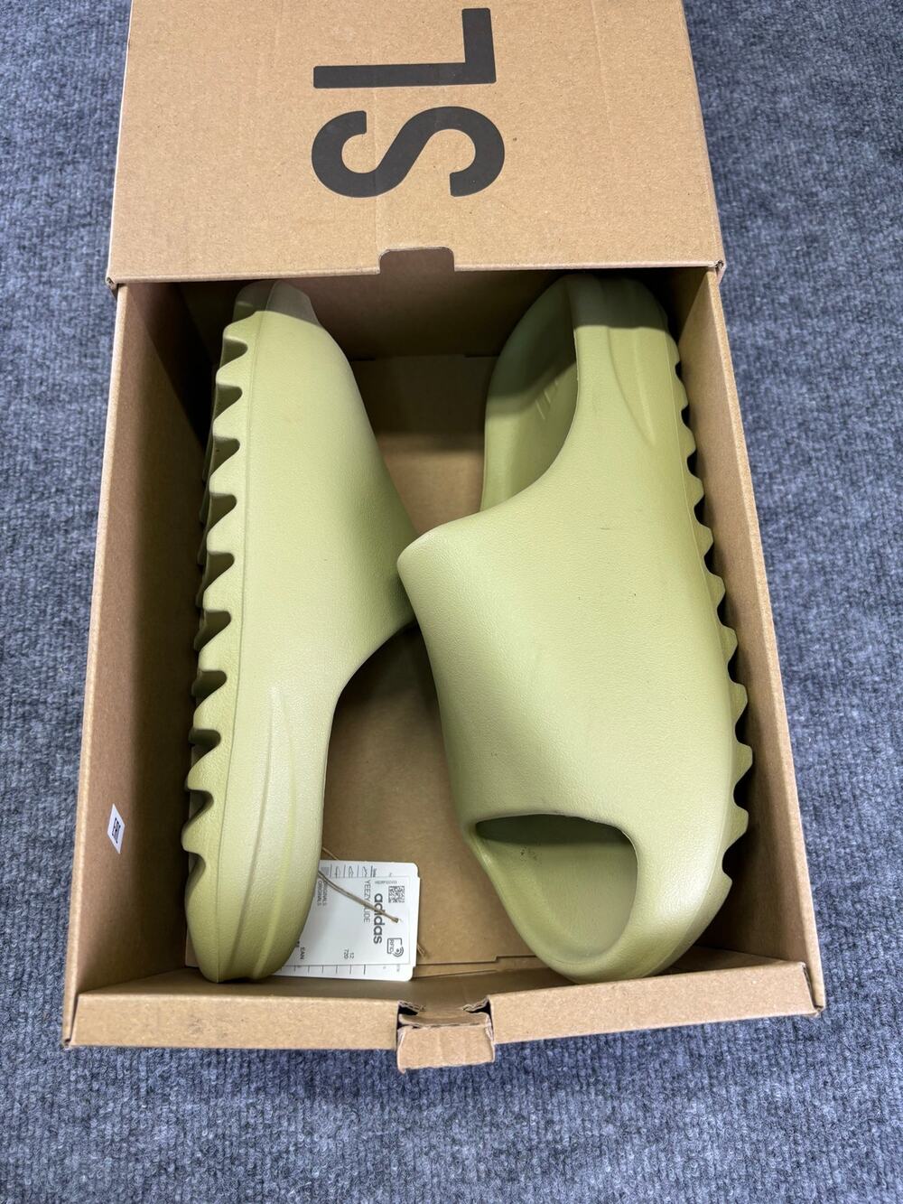 adidas Yeezy Slide Resin FZ5904 Men’s Size 12 Green Sandals Used With Box